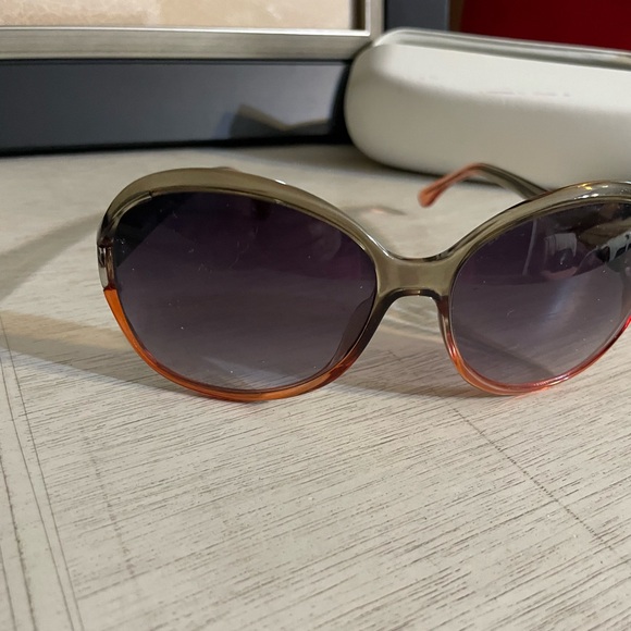 Michael kors sunglasses. - Picture 2 of 6